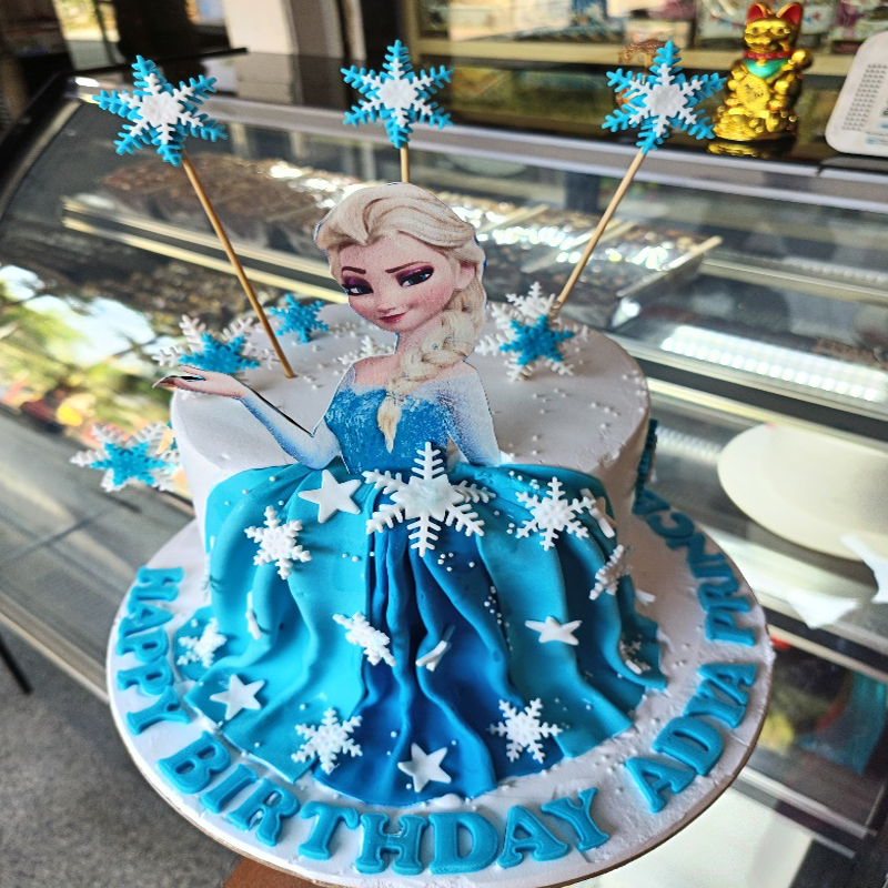 Elsa theme cake
